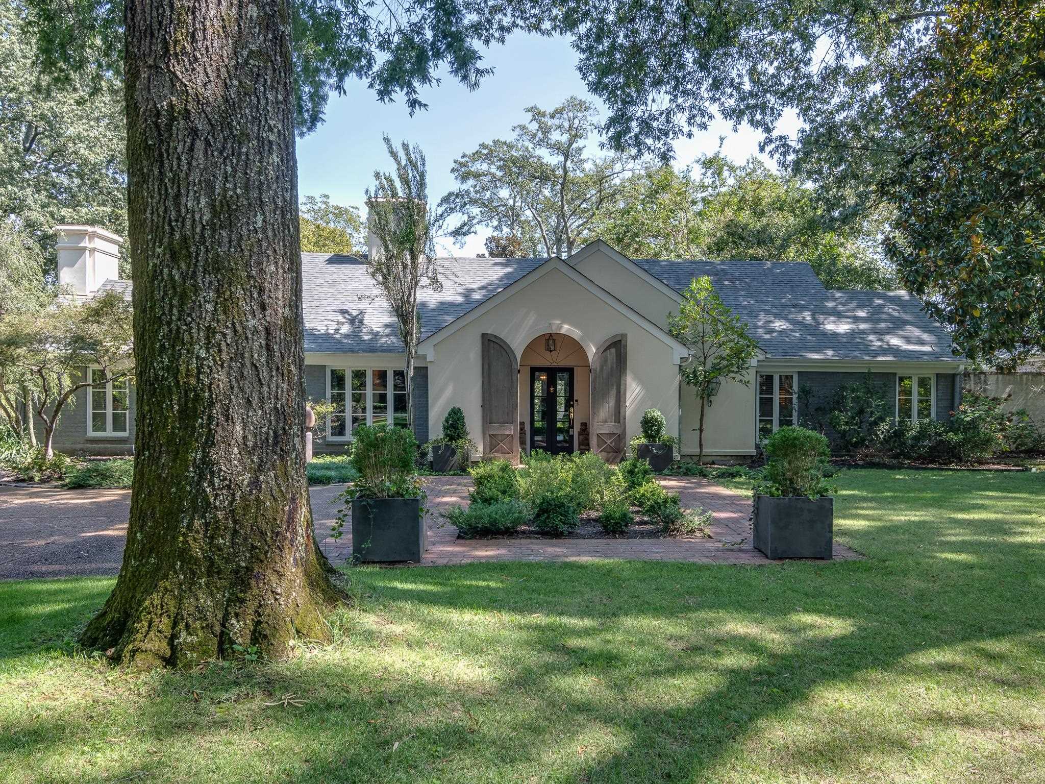 338 Greenway Road Memphis, TN 38117 - Photo 2 of 40 a front view of a house with a garden and plants