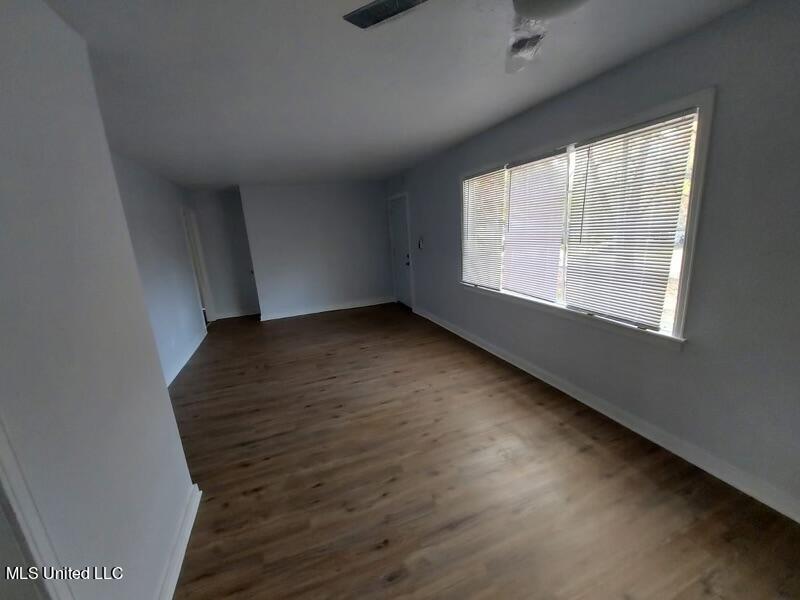 1722 Hampton Street Jackson, MS 39209 - Photo 2 of 10 Livingroom