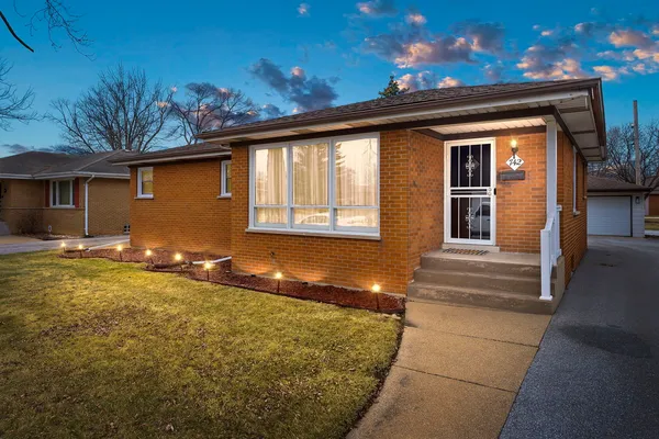 a front view of house with yard