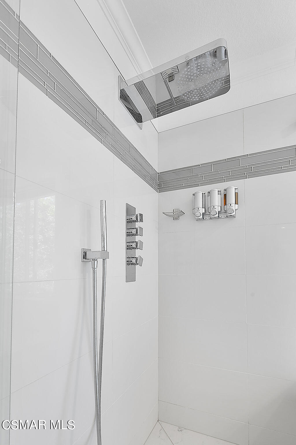 985 Brandon Avenue Simi Valley, CA 93065 - Photo 25 of 40 a view of a hallway with closet