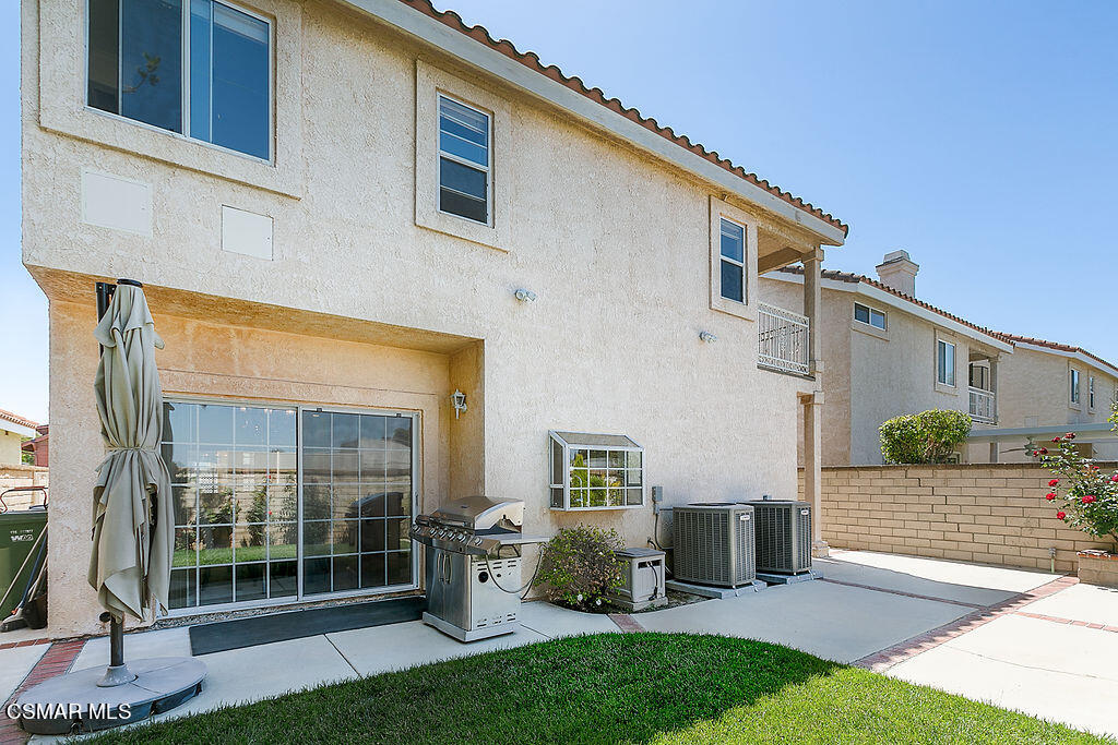 985 Brandon Avenue Simi Valley, CA 93065 - Photo 33 of 40 a front view of a house with a yard