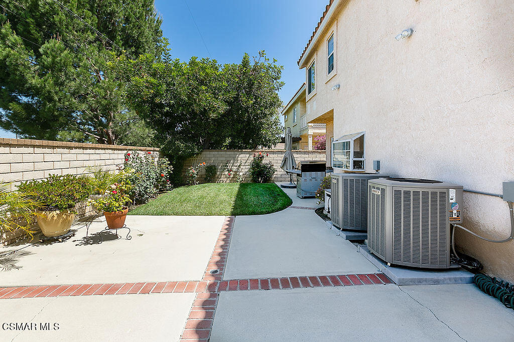 985 Brandon Avenue Simi Valley, CA 93065 - Photo 34 of 40 a view of a back yard of the house