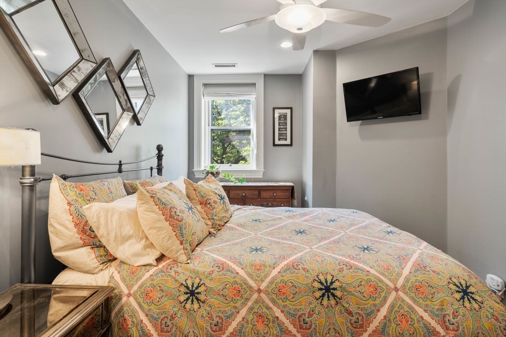 322 Beacon Street, Unit 3 Boston, MA 02116 - Photo 12 of 24