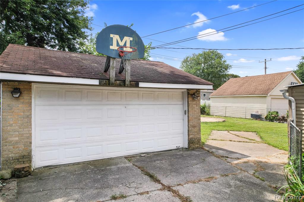 29525 Curtis Road Livonia, MI 48152 - Photo 6 of 42 Gallery Image 6