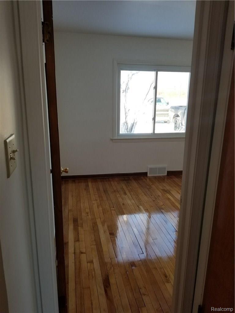 4230 Richfield Road Flint, MI 48506 - Photo 12 of 36 20180207_161412.jpg