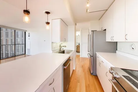 $499,000 | 345 West Fullerton Parkway, Unit 1905, Chicago, IL 60614