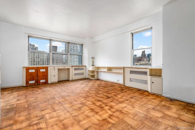 $379,000 | 300 East 71st Street, Unit 15R | Lenox Hill