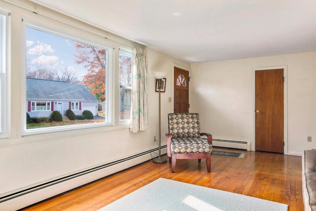 9 Thrasher Road Cape Elizabeth, ME 04107 - Photo 5 of 31 Living Room