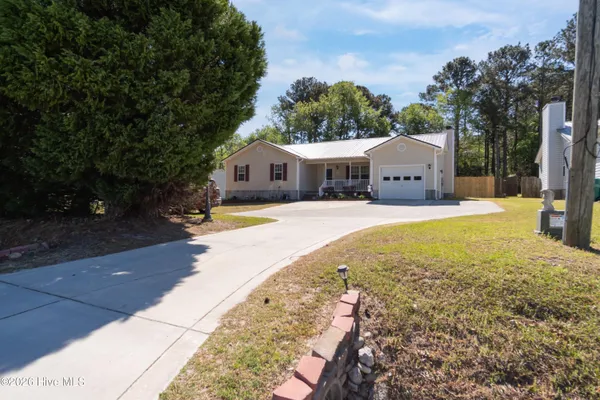 $280,500 | 623 Queens Creek Road, Hubert, NC 28539