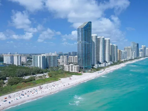 $3,850 | 100 Bayview Drive, Unit 906, Sunny Isles Beach, FL 33160