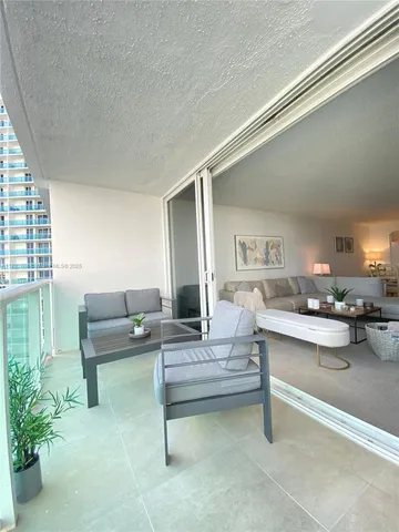 $3,900 | 100 Bayview Drive, Unit 906, Sunny Isles Beach, FL 33160