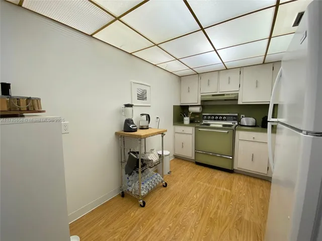 $3,900 | 100 Bayview Drive, Unit 906, Sunny Isles Beach, FL 33160