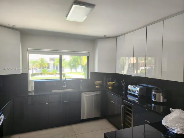 $9,500 | 536 Hibiscus Drive, Hallandale Beach, FL 33009