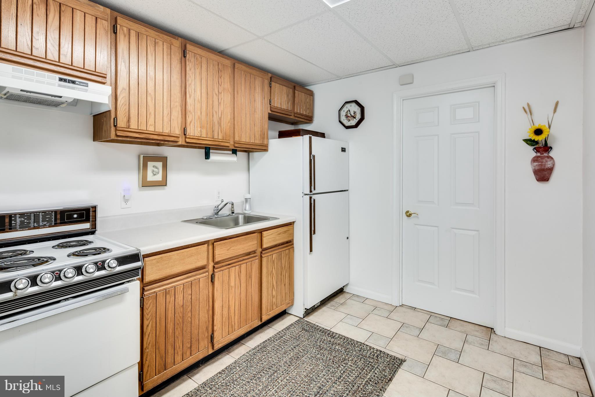 11849 Farside Road Ellicott City, MD 21042 - Photo 20 of 30 Kitchen