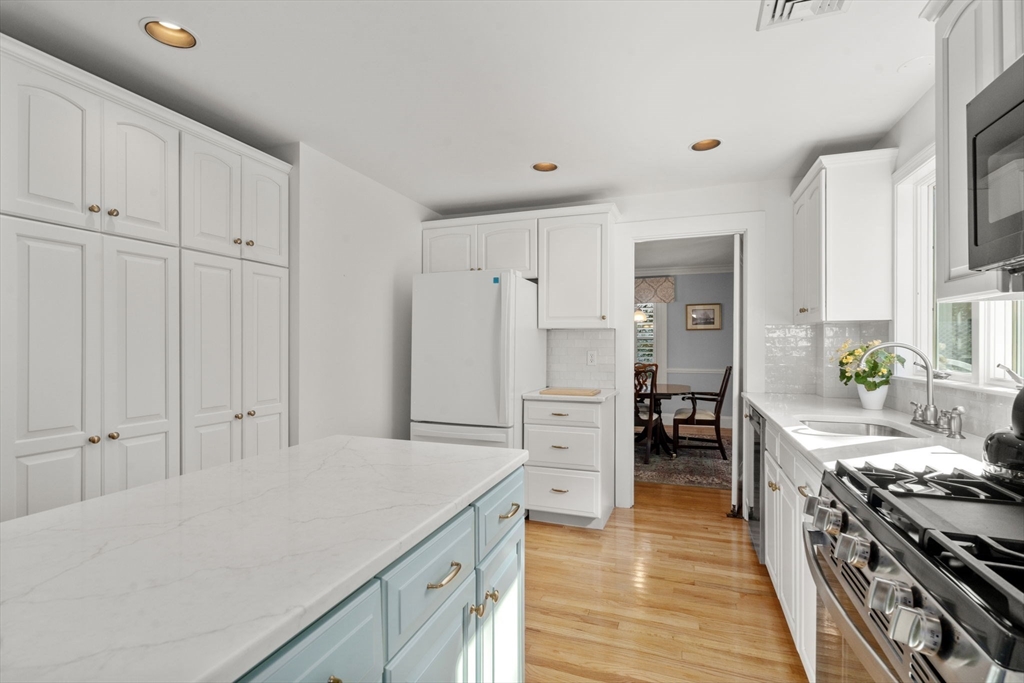 14 La Salle Road Needham, MA 02494 - Photo 8 of 28