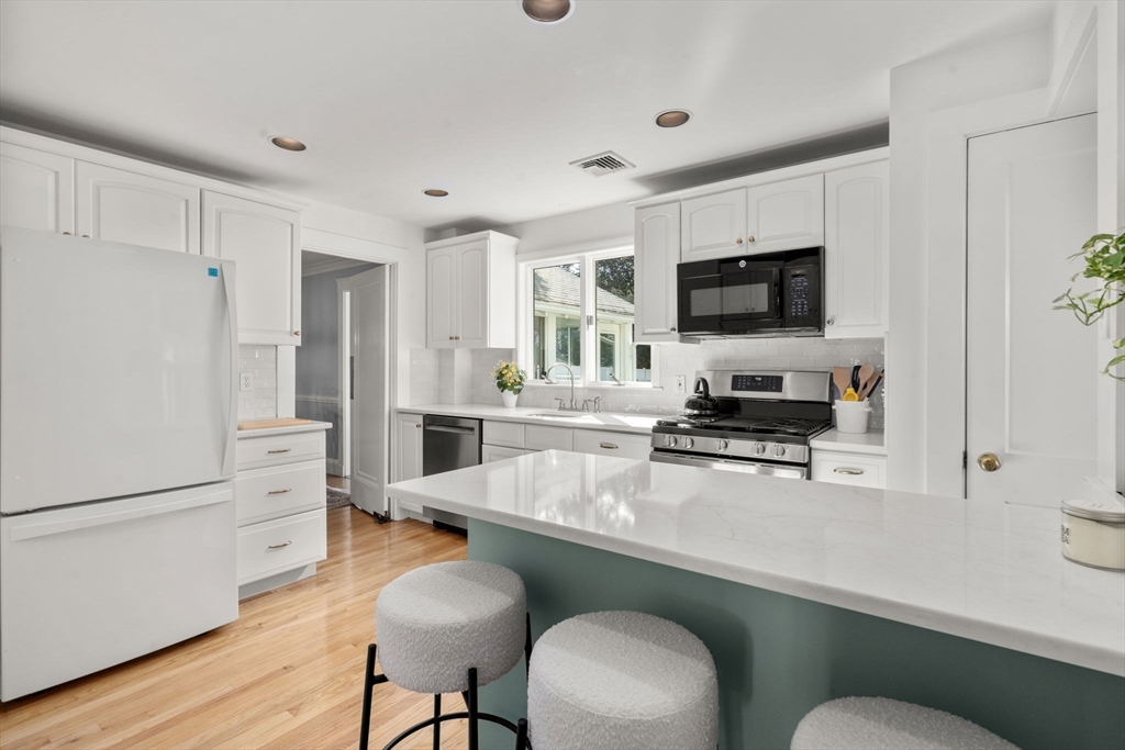 14 La Salle Road Needham, MA 02494 - Photo 9 of 28