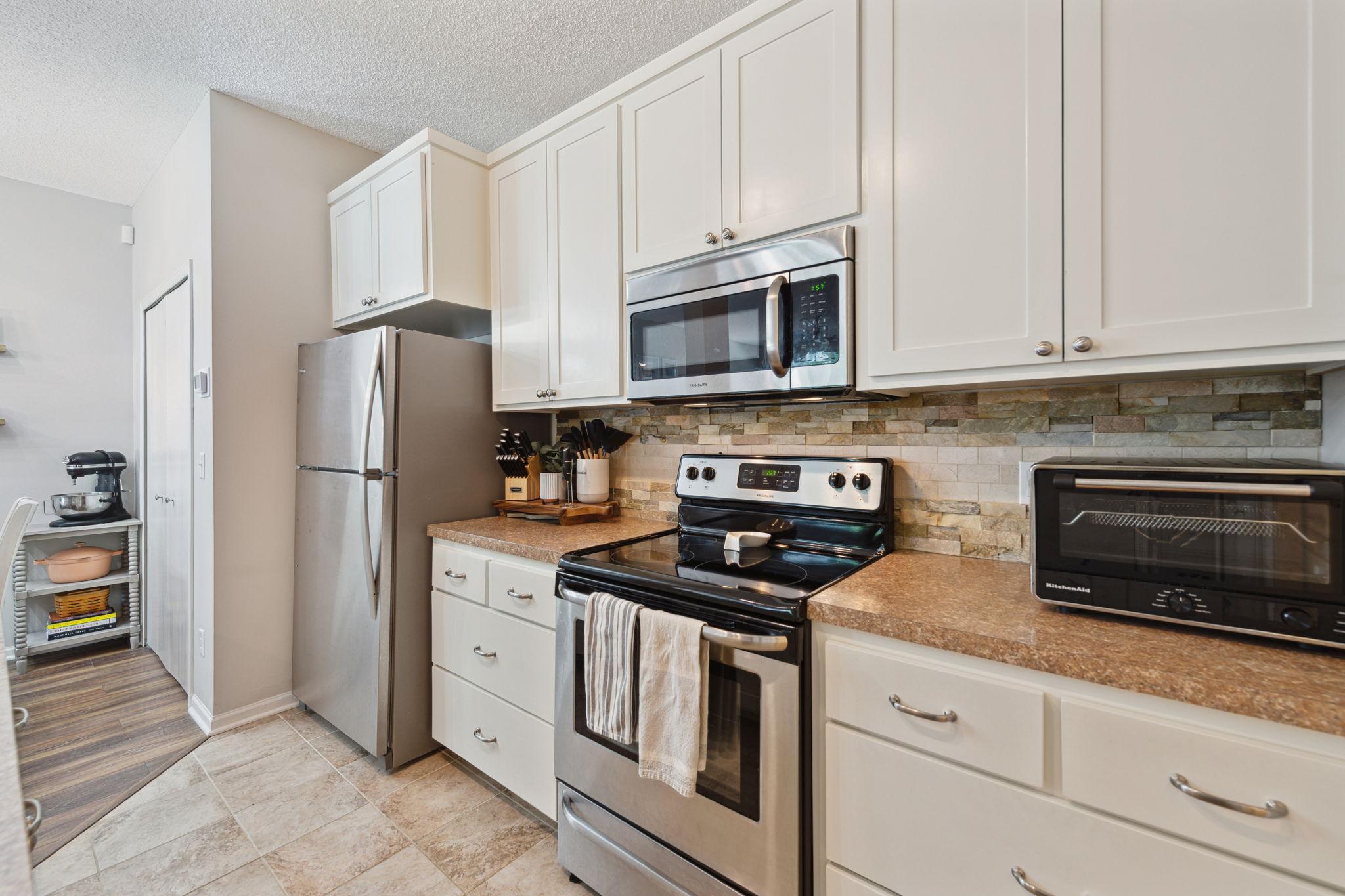8458 Cortland Road Eden Prairie, MN 55344 - Photo 15 of 21 Gallery Image 15