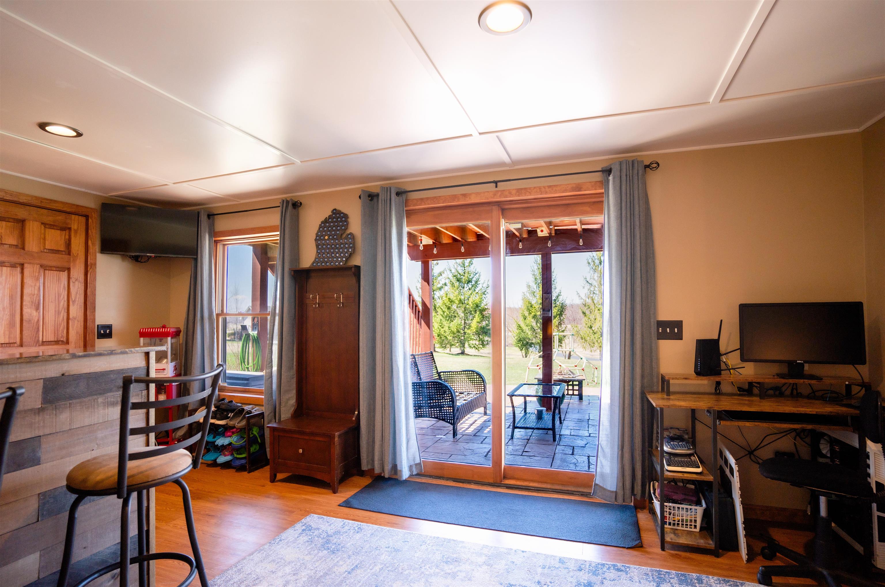 314 Brocket Trail Belvidere, IL 61008 - Photo 41 of 46 a view of a livingroom with workspace and windows