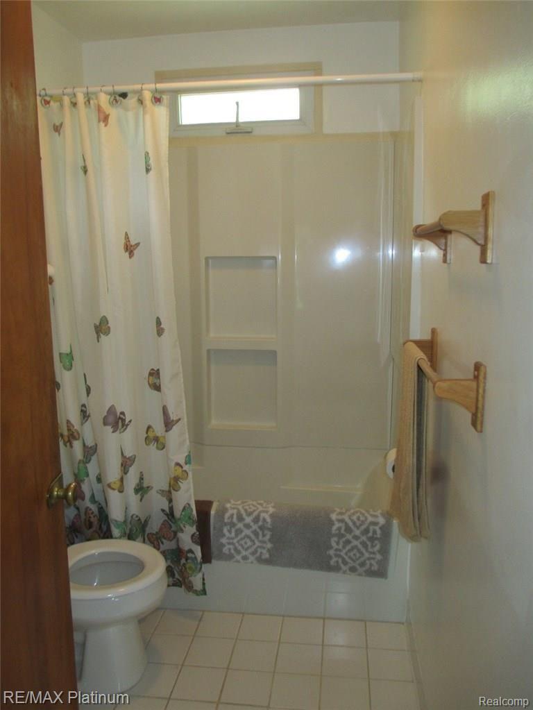 604 North Road Fenton, MI 48430 - Photo 11 of 23 IMG_7348.JPG