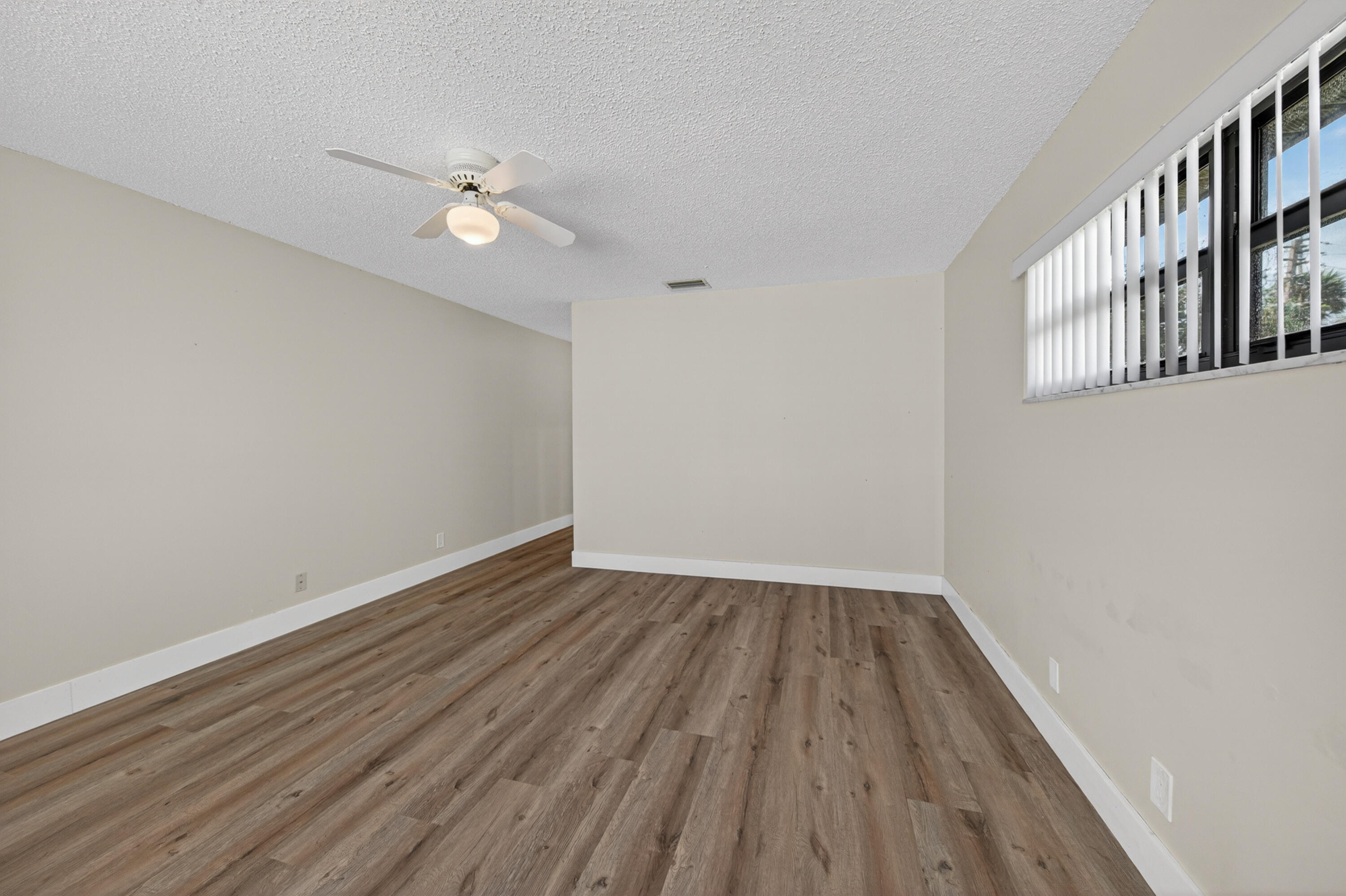 4867 Hawkwood Road Boynton Beach, FL 33436 - Photo 9 of 46 castro-38