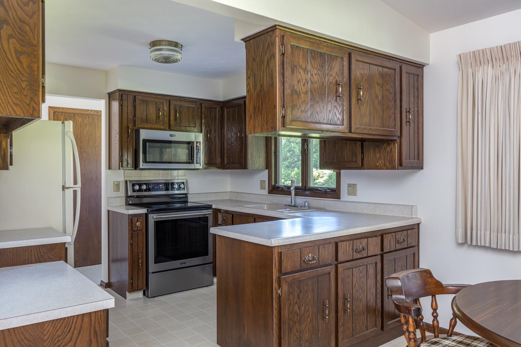931 East Sunset Avenue Appleton, WI 54911 - Photo 10 of 25