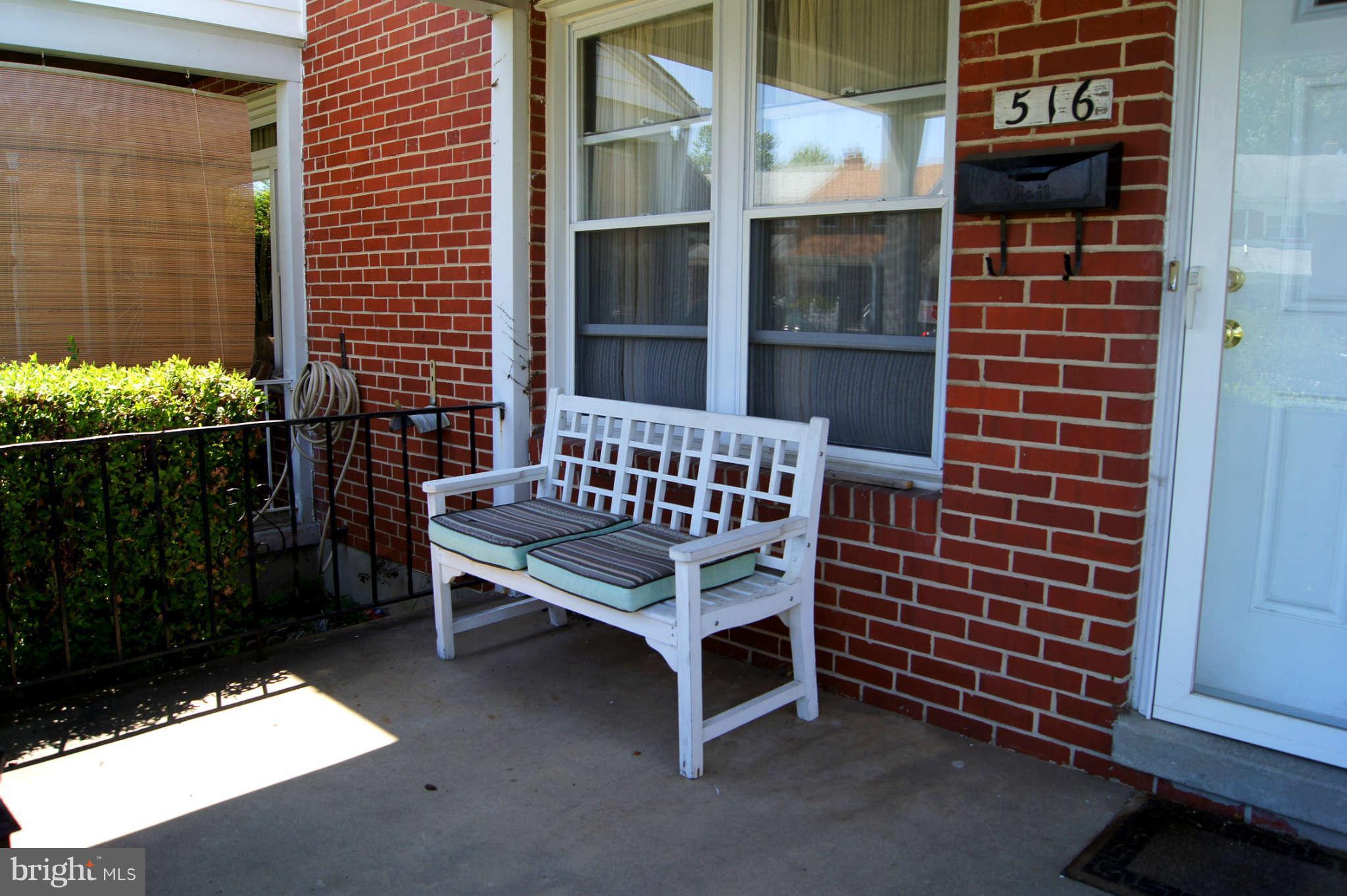 516 Queensgate Road Baltimore, MD 21229 - Photo 2 of 27 a view of a chairs and table in the back yard