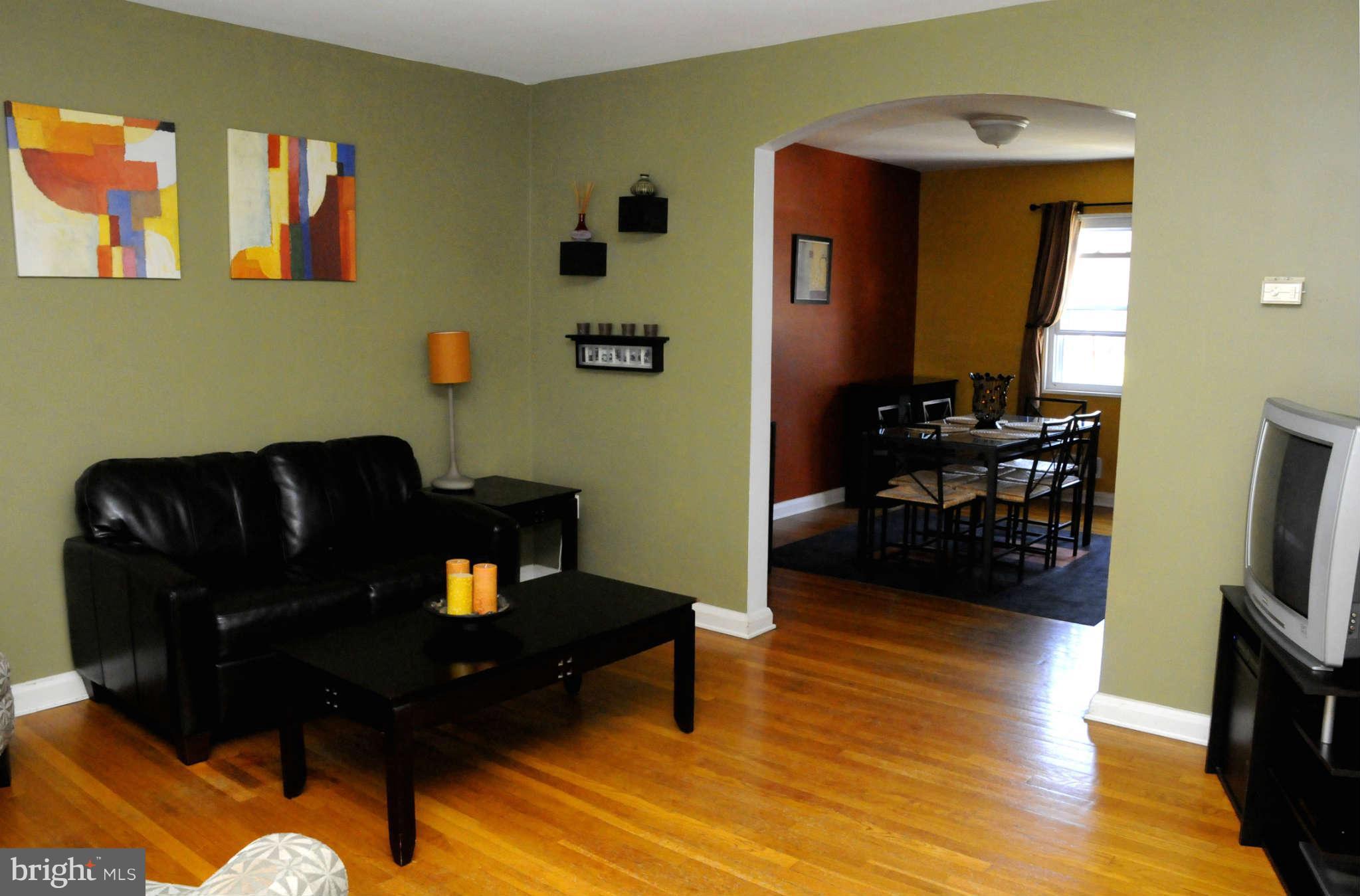 516 Queensgate Road Baltimore, MD 21229 - Photo 7 of 27 a living room with furniture and a flat screen tv