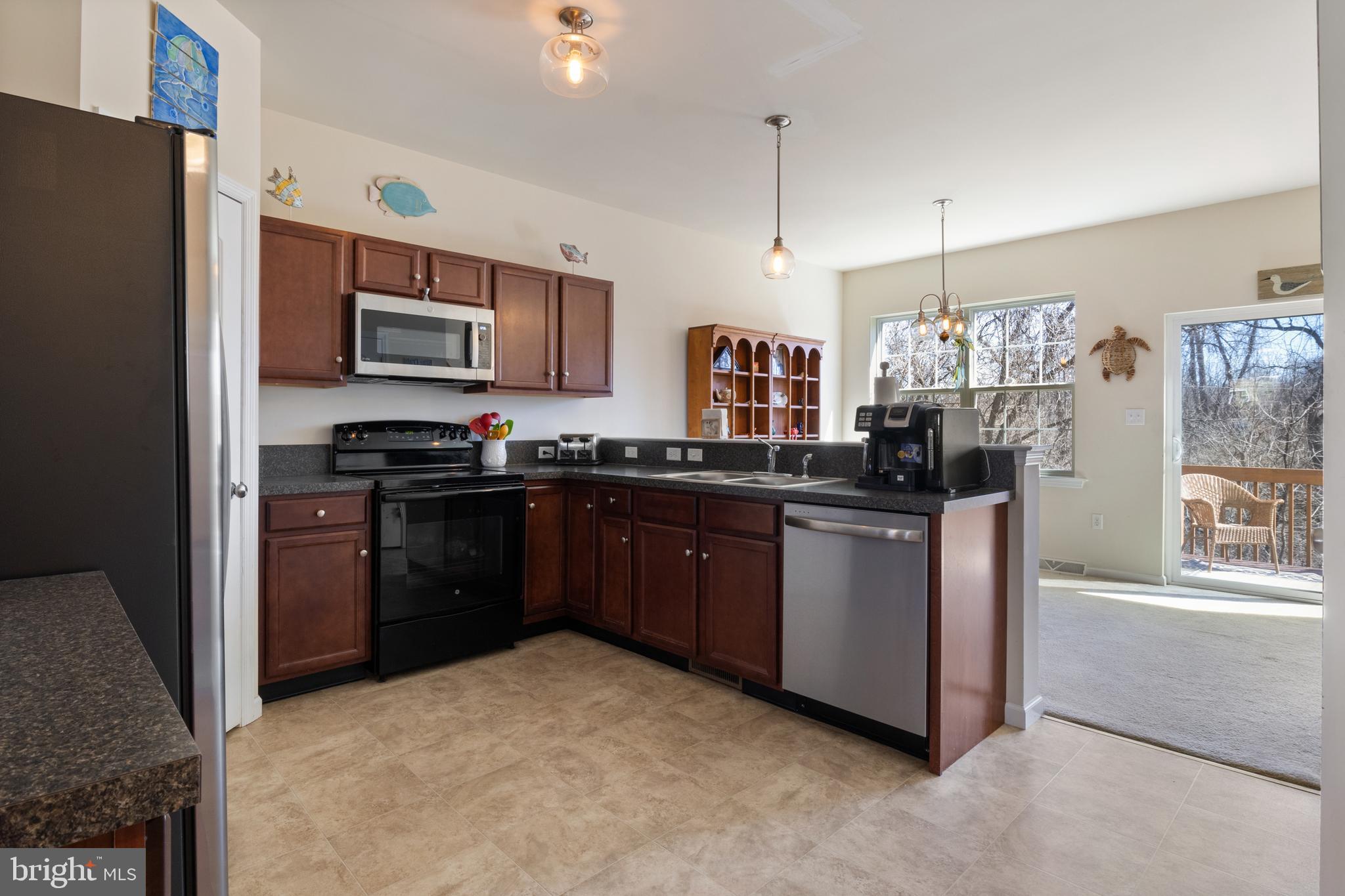 2464 Schultz Way York, PA 17402 - Photo 6 of 40 Gallery Image 6