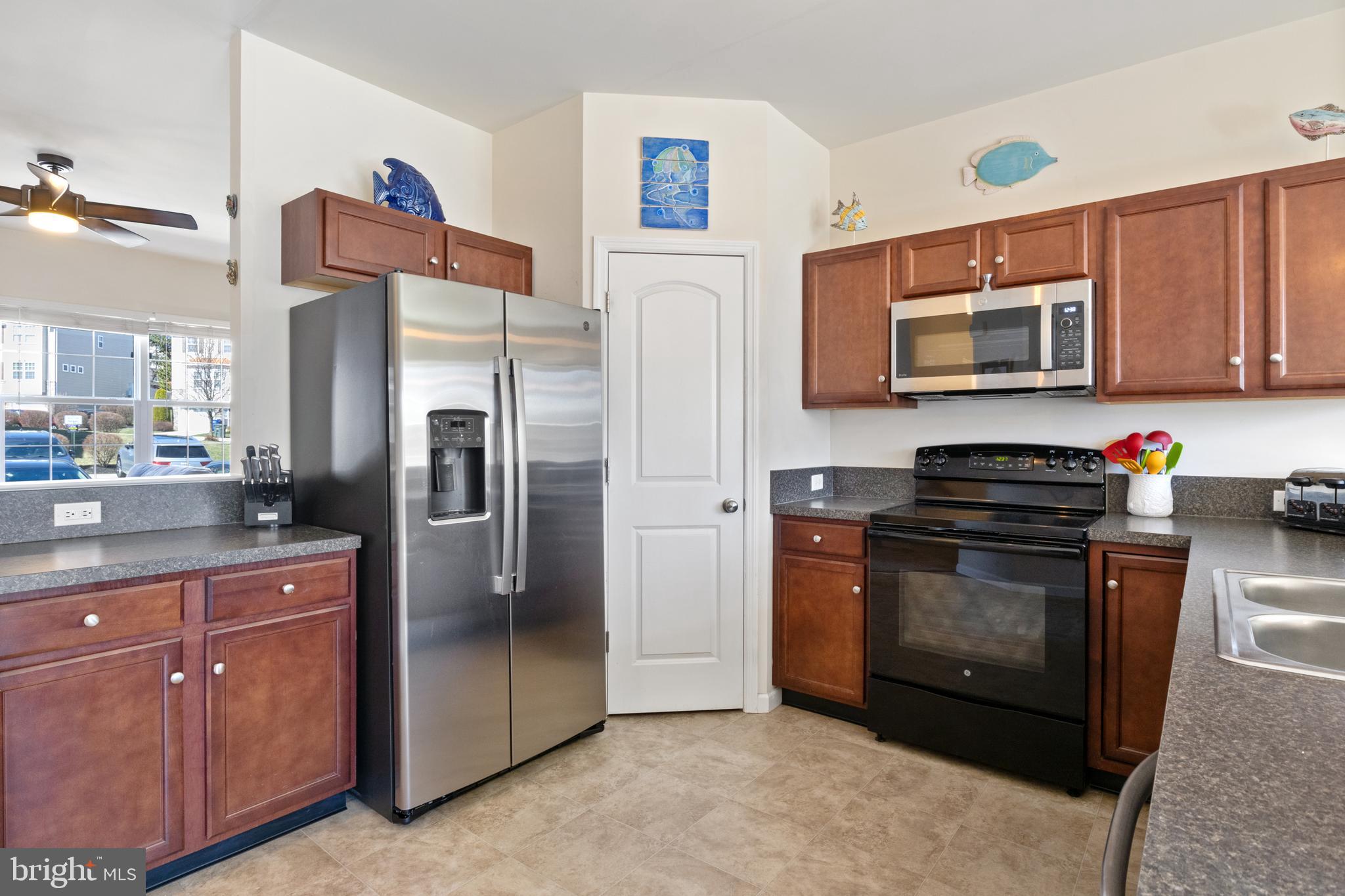 2464 Schultz Way York, PA 17402 - Photo 7 of 40 Gallery Image 7