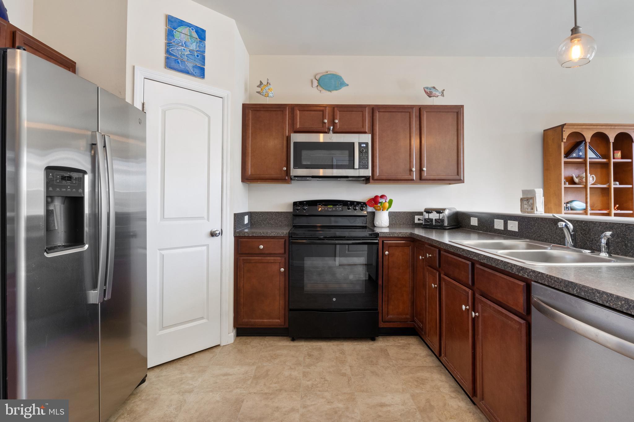 2464 Schultz Way York, PA 17402 - Photo 8 of 40 Gallery Image 8