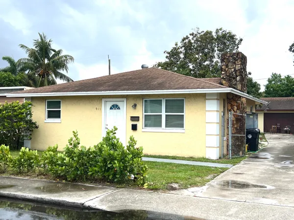 $2,500 | 911 South D Street, Lake Worth Beach, FL 33460
