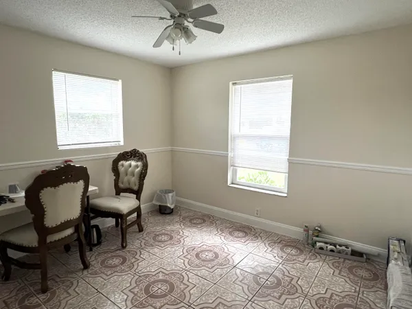 $2,500 | 911 South D Street, Lake Worth Beach, FL 33460