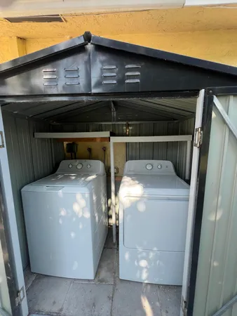 $2,500 | 911 South D Street, Lake Worth Beach, FL 33460