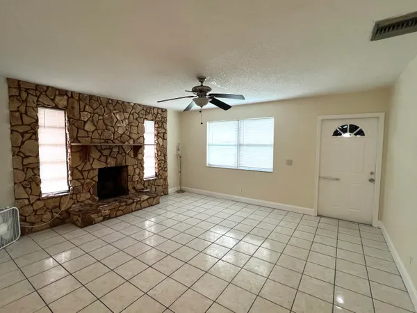 $2,500 | 911 South D Street, Lake Worth Beach, FL 33460