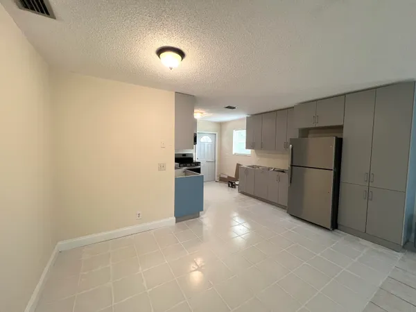 $2,500 | 911 South D Street, Lake Worth Beach, FL 33460