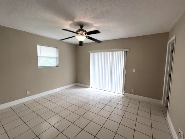 $2,500 | 911 South D Street, Lake Worth Beach, FL 33460