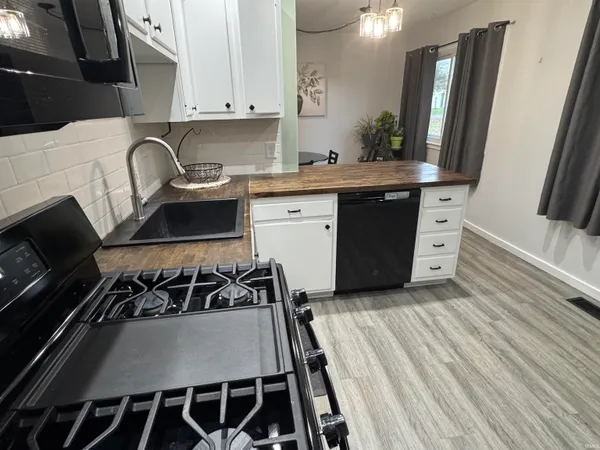 $183,500 | 136 West Meek Drive, Bunker Hill, IN 46914