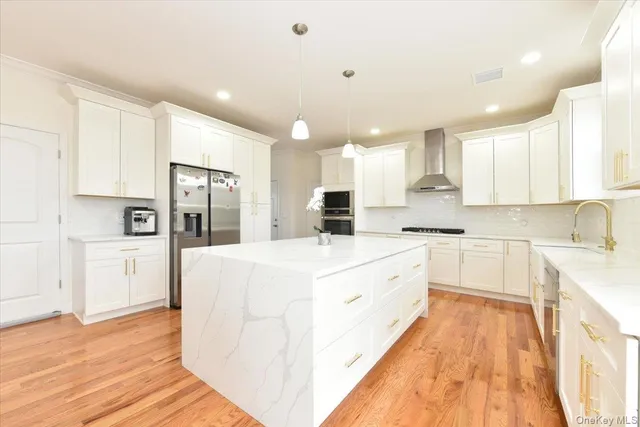 $1,049,000 | 551 Grand Avenue, Lindenhurst, NY 11757