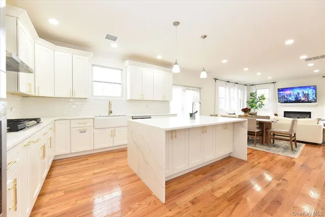 $1,049,000 | 551 Grand Avenue, Lindenhurst, NY 11757