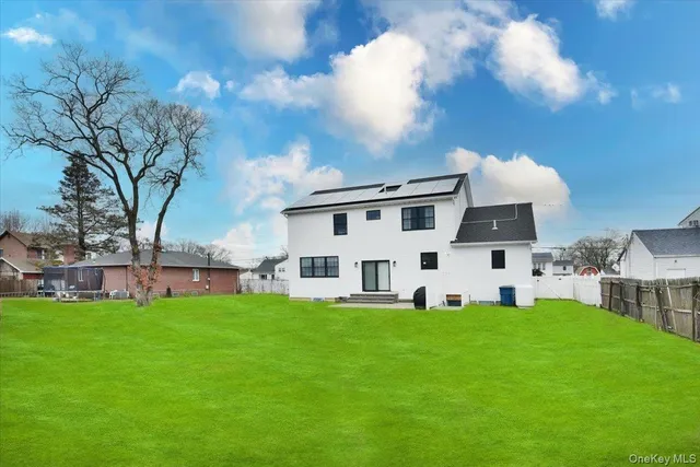 $1,049,000 | 551 Grand Avenue, Lindenhurst, NY 11757