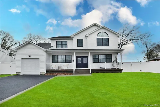 $1,049,000 | 551 Grand Avenue, Lindenhurst, NY 11757