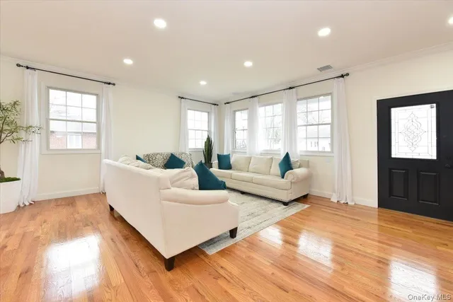 $1,049,000 | 551 Grand Avenue, Lindenhurst, NY 11757