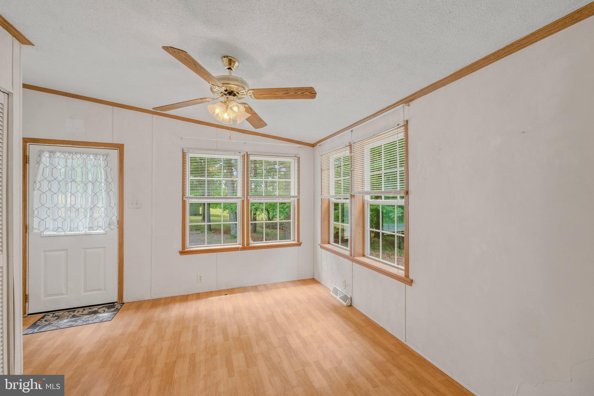 193 Co Rte 9/15 Berkeley Springs, WV 25411 - Photo 11 of 32 Laundry / Mud Room