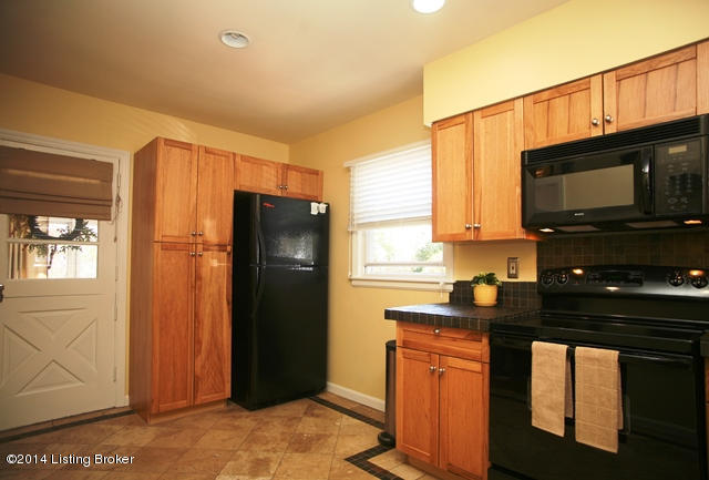 608 Indian Ridge Road Louisville, KY 40207 - Photo 3 of 19 3 (2)