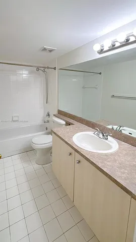 $2,290 | 677 Southwest 111th Avenue, Unit 204, Pembroke Pines, FL 33025