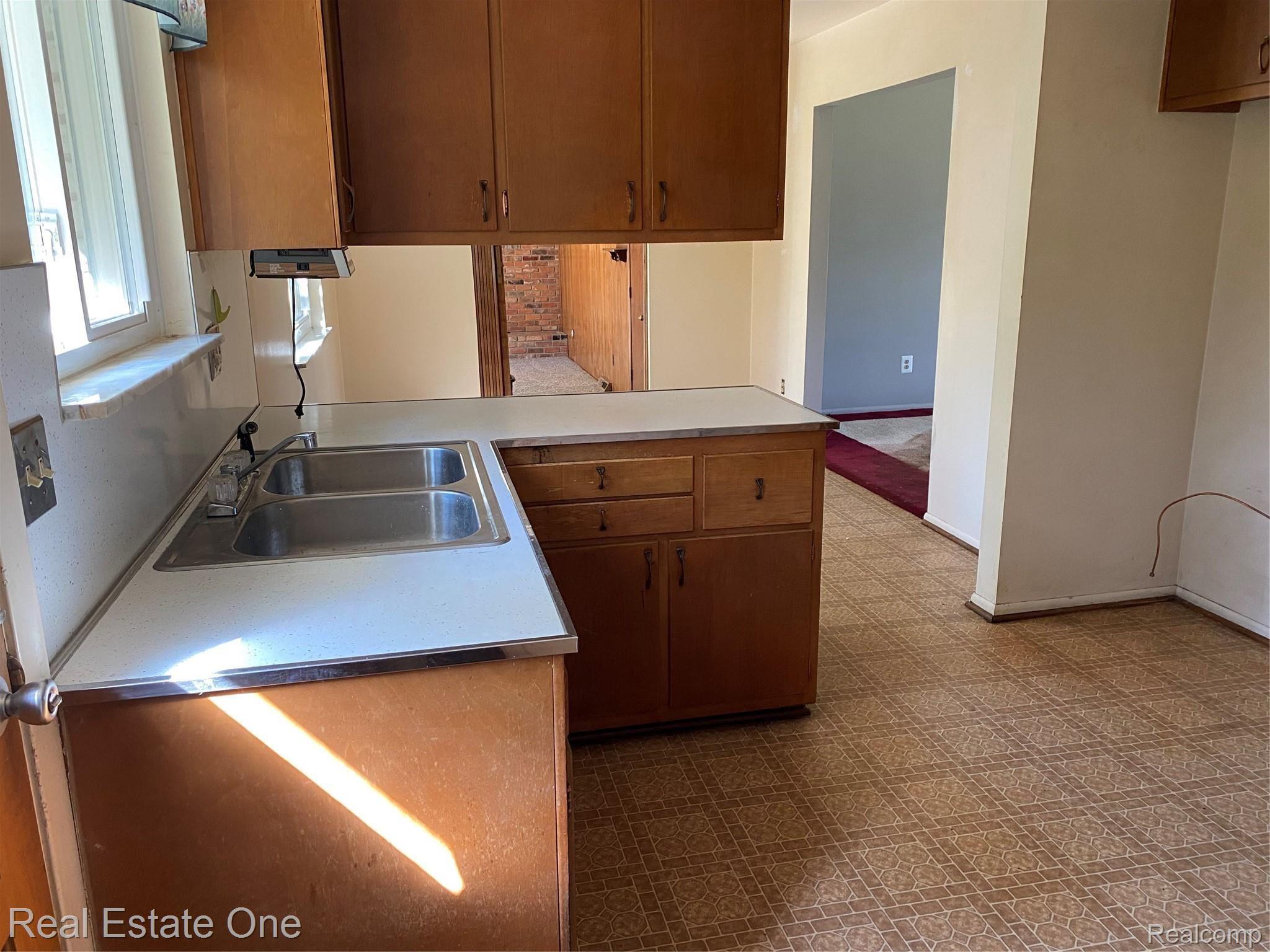 4797 Pontiac Lake Road Waterford, MI 48328 - Photo 16 of 17 KITCHEN