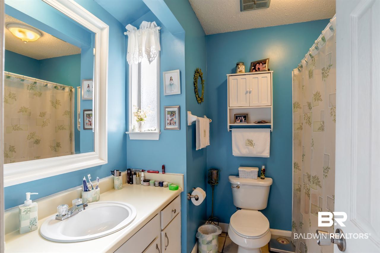 5717 Green Tree Road Mobile, AL 36609 - Photo 16 of 23 Master Bathroom
