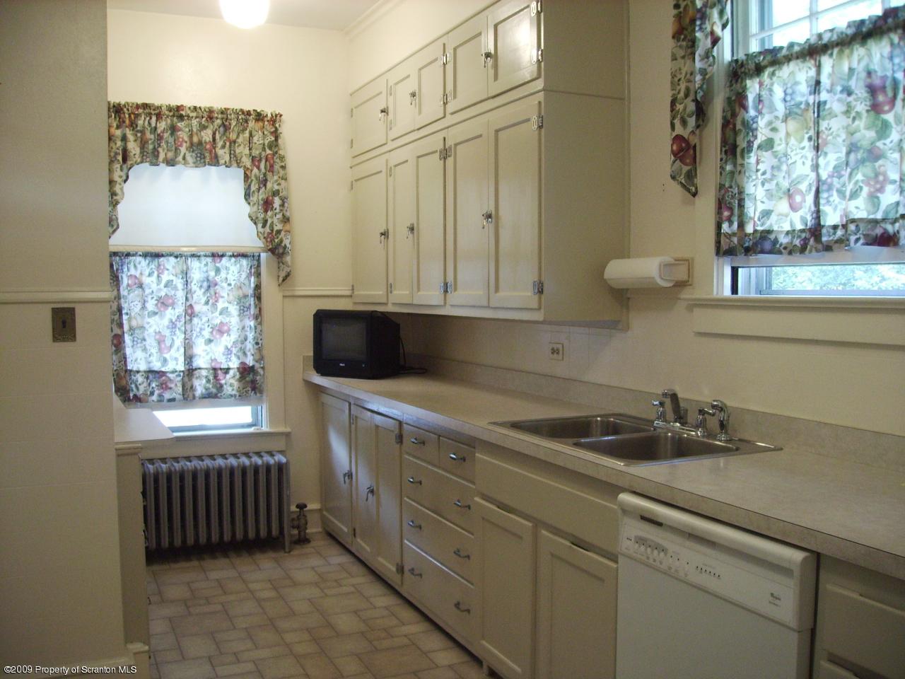 605 Shady Lane Road Clarks Summit, PA 18411 - Photo 7 of 20 Gallery Image 7