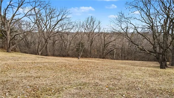 $89,900 | 6501 Northwest Vly Vw Drive, Parkville, MO 64152
