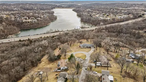$89,900 | 6501 Northwest Vly Vw Drive, Parkville, MO 64152